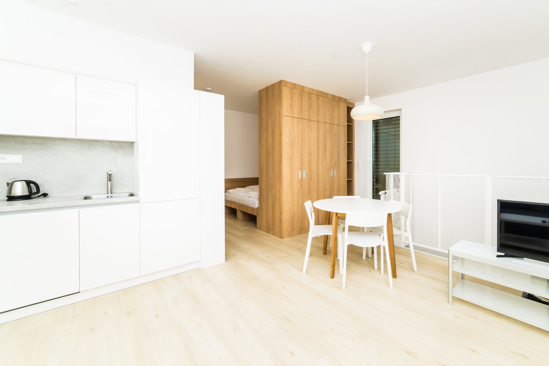 Šikovné a praktické navrhnutie apartmánu umožňuje aj na malom priestore poskytnúť dostatočné súkromie pre tri osoby.