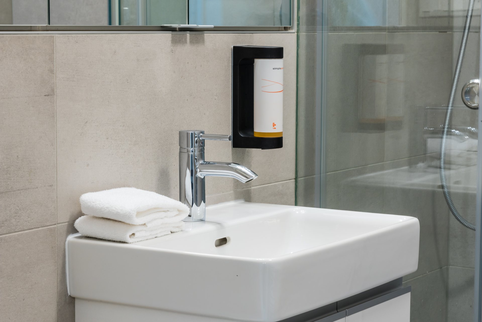 Hygienické potreby môžete automaticky vyškrtnúť zo svojho cestovateľského zoznamu. My Vám poskytneme všetky základné hygienické potreby.