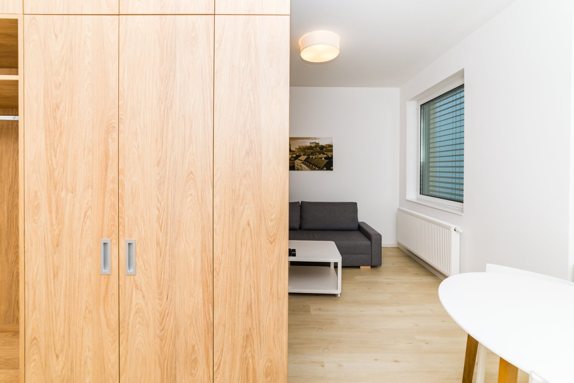 Šikovné a praktické navrhnutie apartmánu umožňuje aj na malom priestore poskytnúť dostatočné súkromie pre tri osoby.