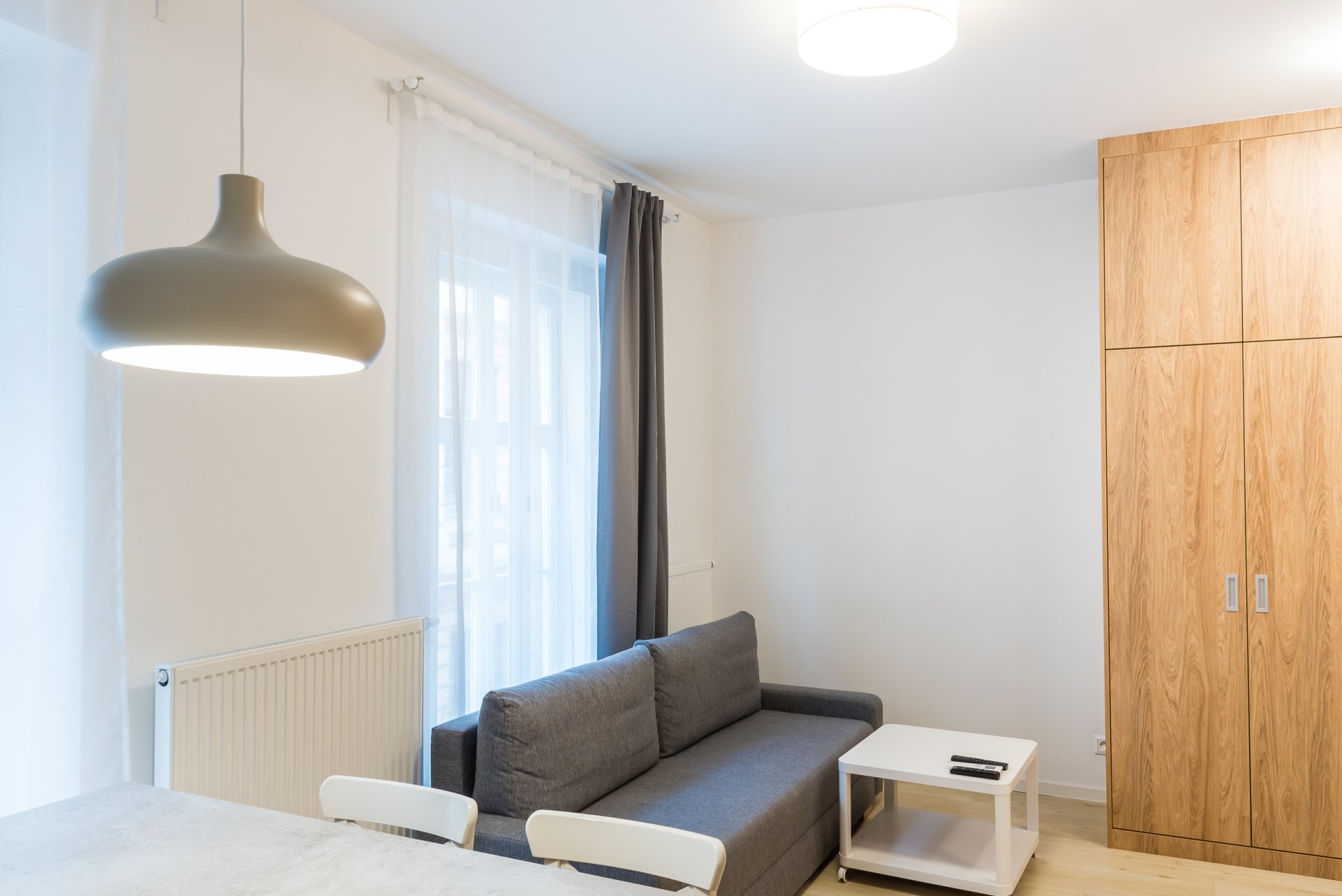 Obývací priestor s kuchynskou časťou.