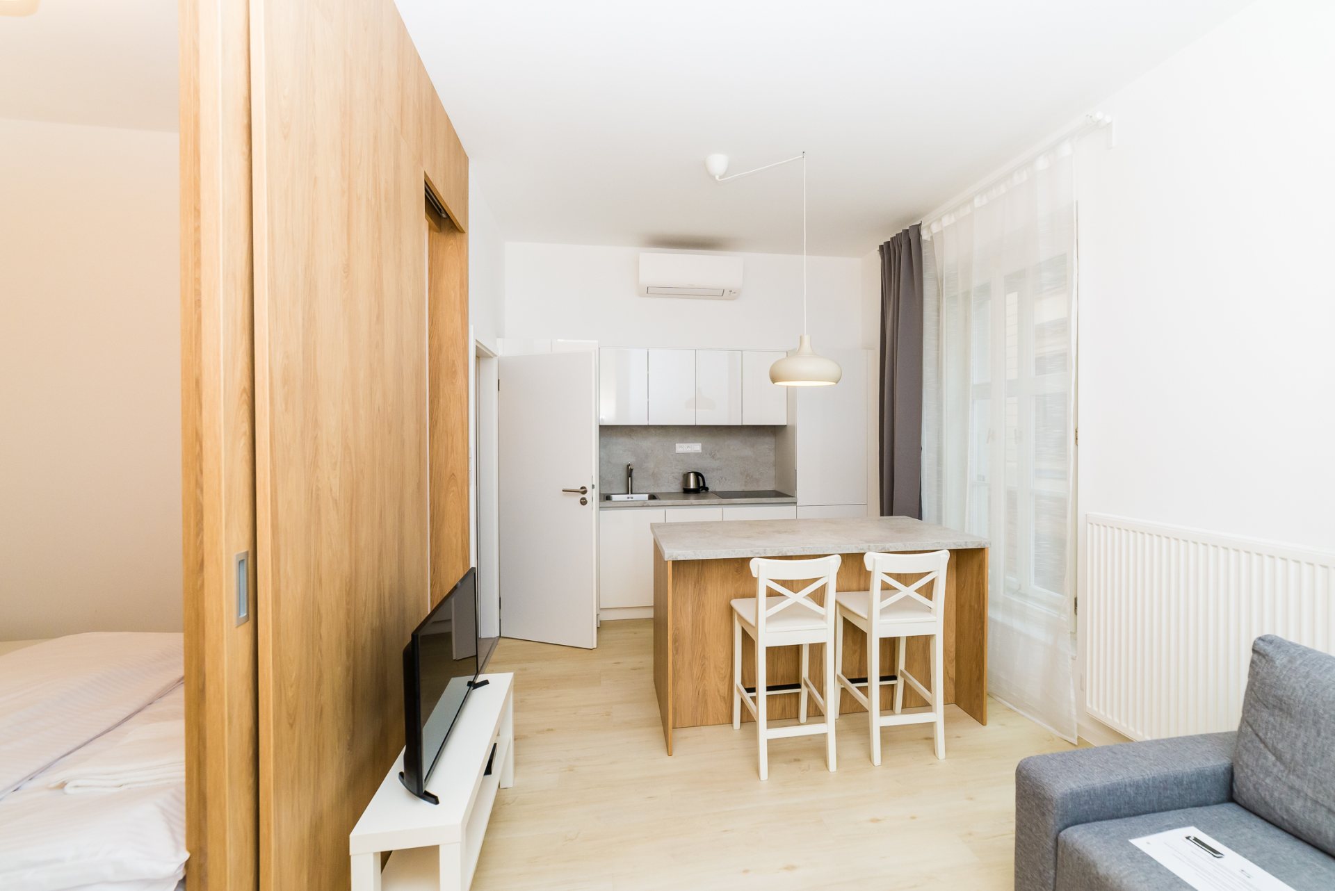 Šikovné a praktické navrhnutie apartmánu umožňuje aj na malom priestore poskytnúť dostatočné súkromie pre tri osoby.