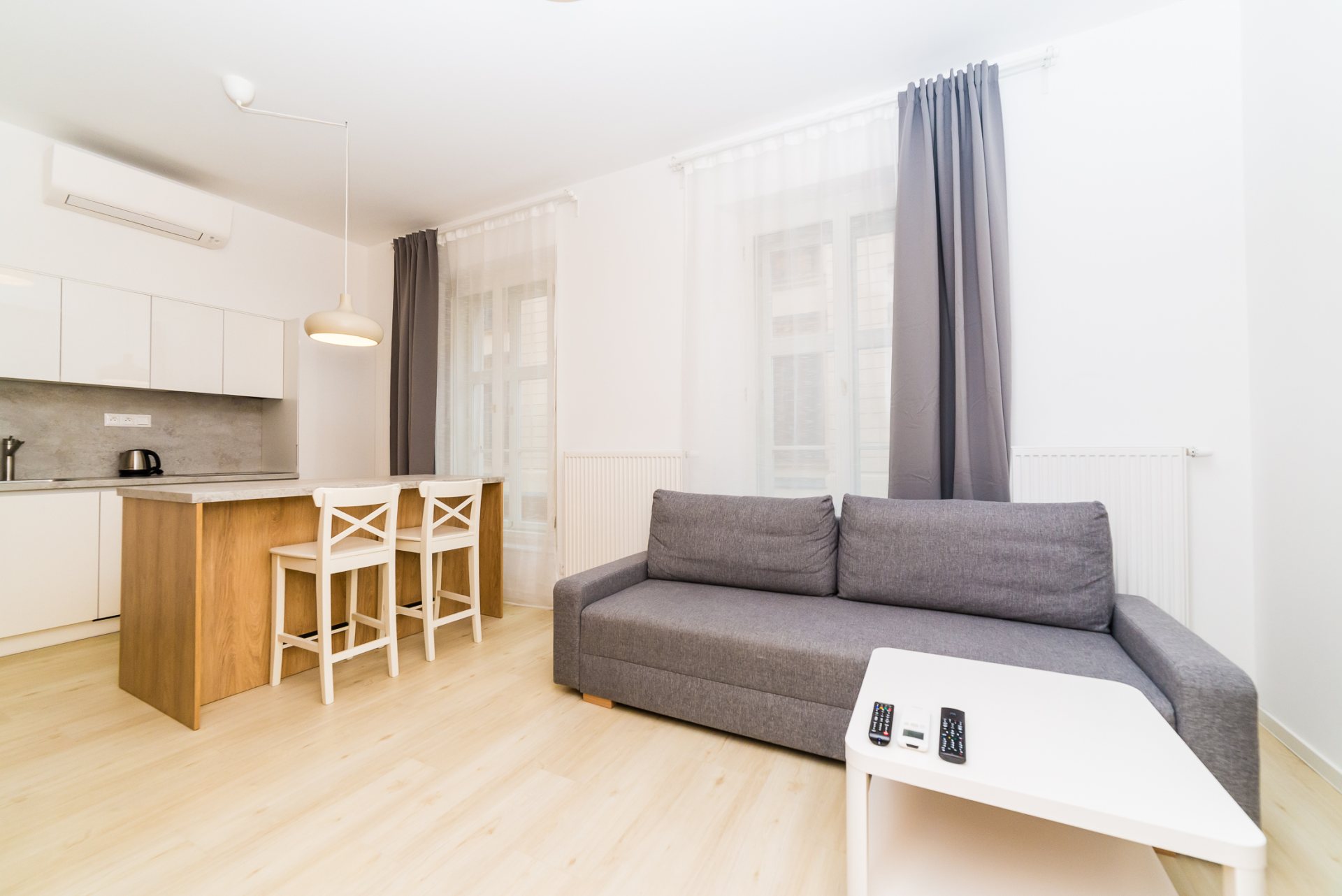 Obývací priestor s kuchynskou časťou.