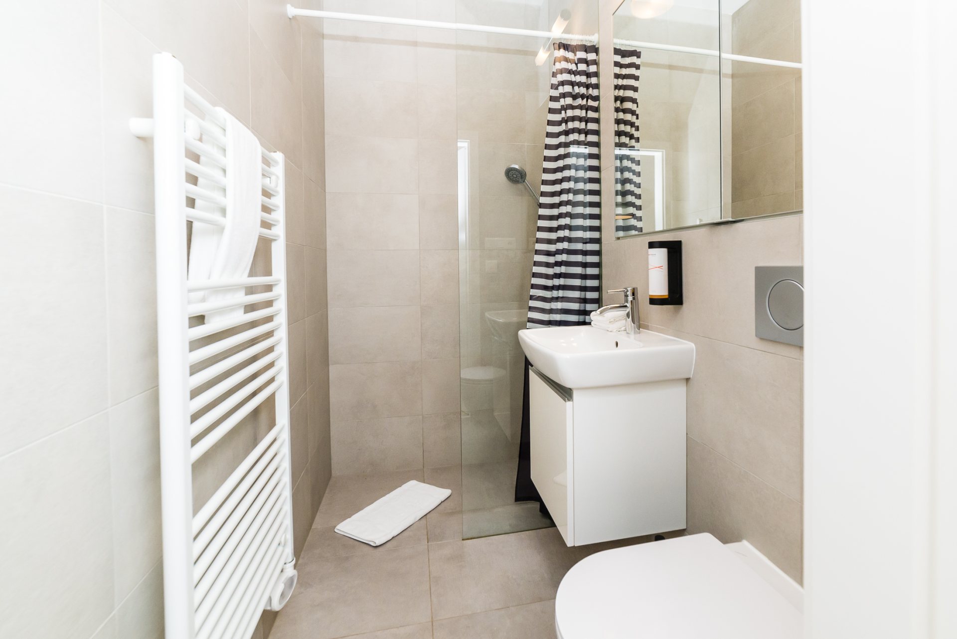 Kúpeľňa spojená s toaletou.